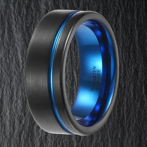 Schwarzer Ring für Männer mit blauer Rille