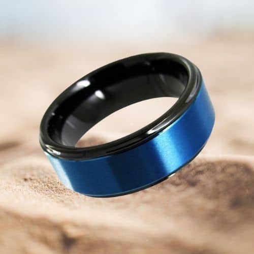 Schwarzer und blauer Wolframring für Männer mit bequemer Passform