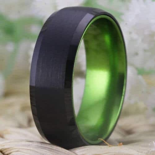 gebürsteter schwarzer Ring für Männer mit grüner Innenseite in allen Größen, modernes Design, 8 mm
