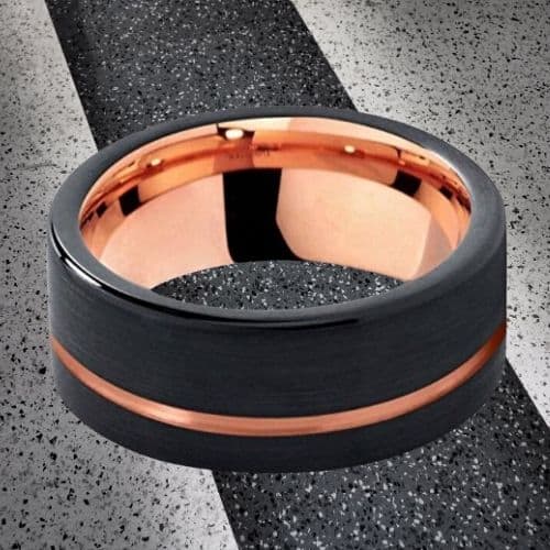 Gebürsteter schwarzer Ring für Männer mit Rille aus Roségold und Roségold innen 8mm Wolfram