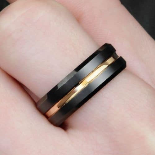 Schwarzer Ring mit goldenem Mittelring für Männer