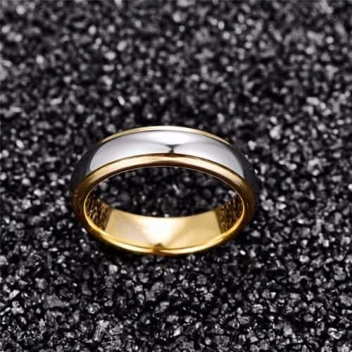 Ehering für Herren mit Wolframring aus Silber und Gold im modernen traditionellen Stil