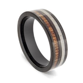 Schwarzer Wolframring mit Inlay aus Geweih und Naturholz