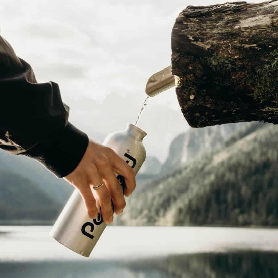 Auffüllen der Wasserflasche