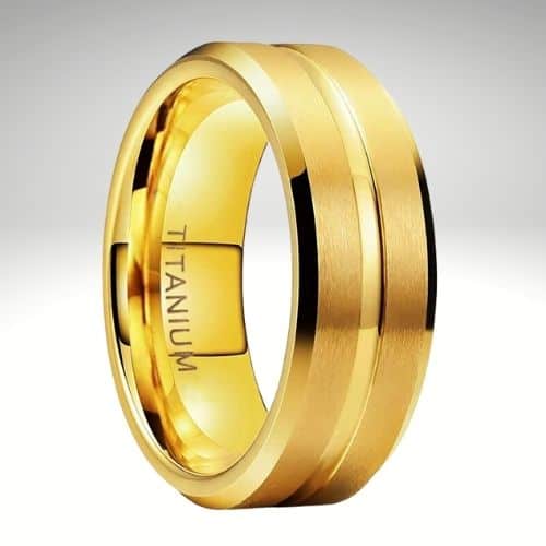 Goldfarbener Titanring für Herren