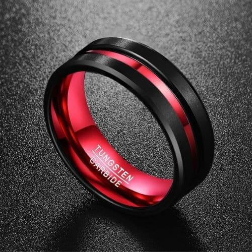 Schwarzer Herrenring mit rotem Band in der Mitte und innen auf Wolfram 6mm oder 8mm modernes Design