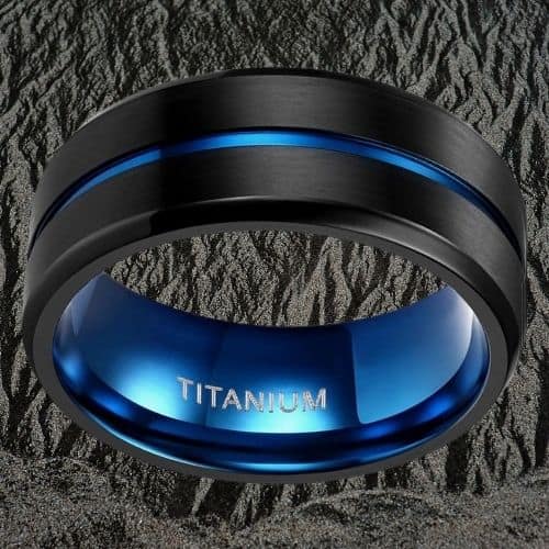 Schwarzer Herrenring mit blauem Mittelband aus Titanblau innen alle Größen 6mm 8 mm Design