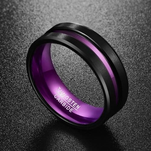 Schwarzer Herrenring mit violettem Mittelband und violetter Innenseite in allen Größen