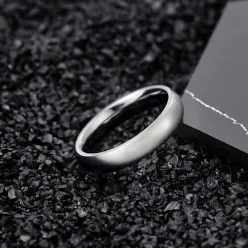 Herren Ehering aus gebürstetem Silber aus Titan, modernes traditionelles Design, 4 mm dünn