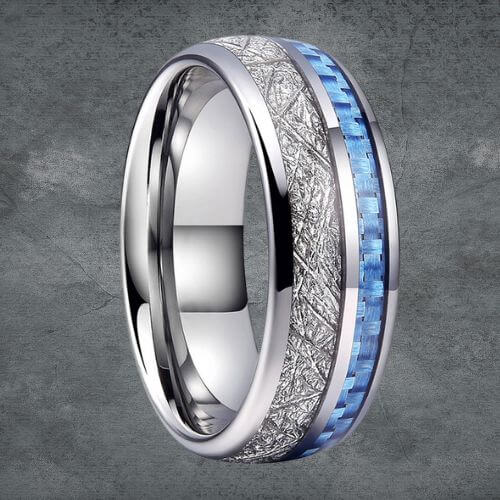 Herrenring aus Wolfram-Kunstmeteorit in Silber und blauer Kohlefaser, modernes Design