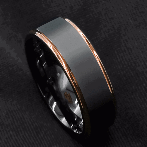 Chase glatter schwarzer Ring mit goldenen Seiten und schwarzer Innenseite aus Wolfram